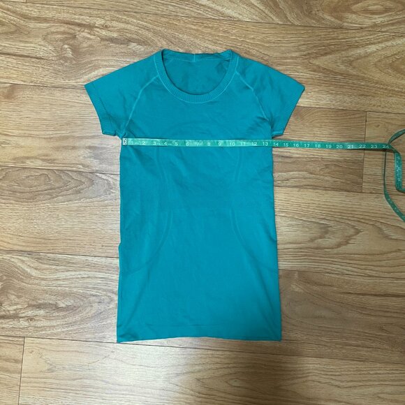 Lululemon, Women's Swiftly Tech Short Sleeve Shirt, Bright Teal - Picture 4 of 5